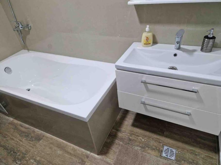 Danube Double Appartement Brăila Buitenkant foto